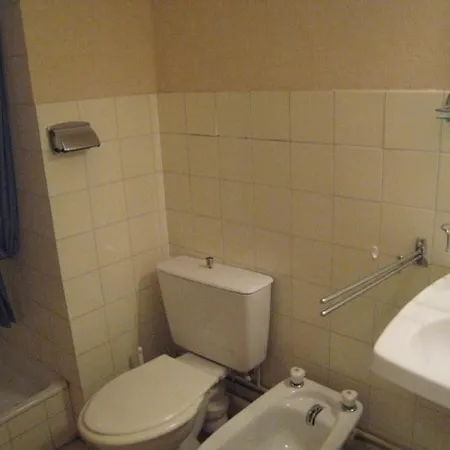 Pour 2 Pers. Proche - Cap D'agde - Fr-1-880-18 * Agde